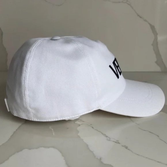 NWT VERSACE WHITE BASEBALL HAT BLACK LOGO EMBROIDERY UNISEX SUMMER TRAVEL BEACH - Picture 2 of 6